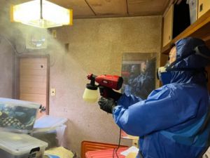 ベイライフのお葬式が相模原市で特殊清掃をしている様子